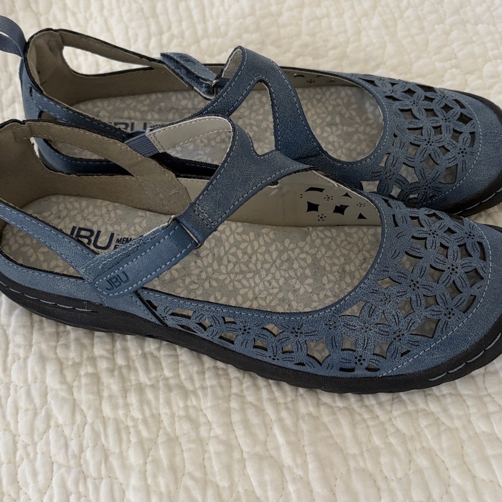 JBU Mary Janes - Picture 2 of 4
